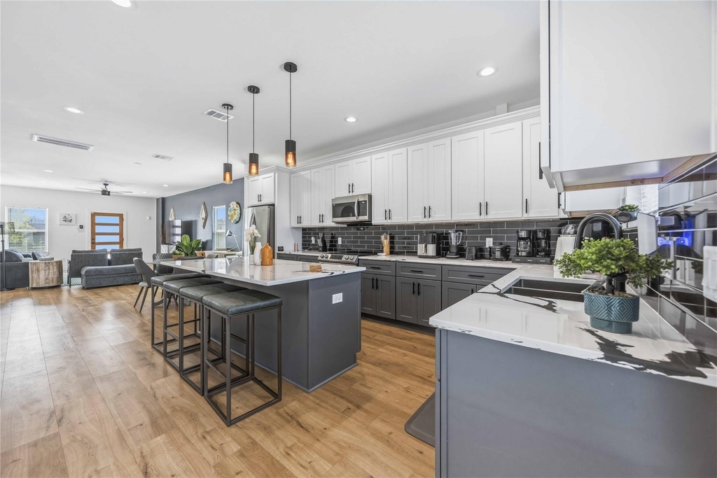 6130 Conley Street - Photo 9