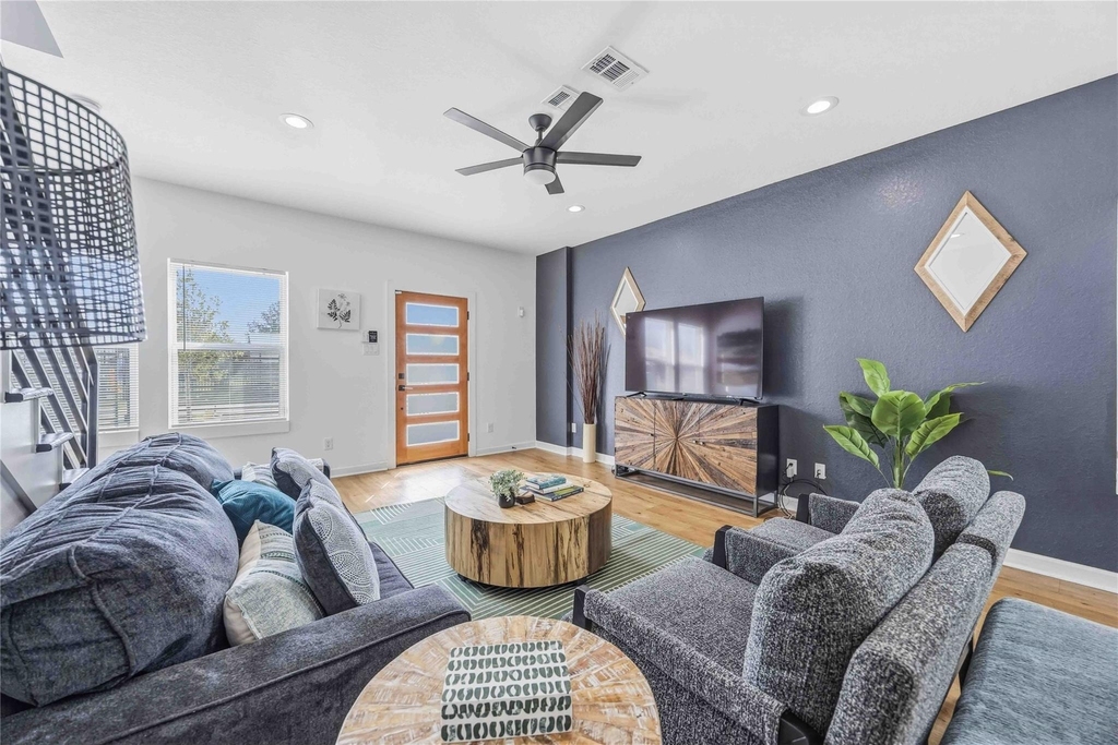 6130 Conley Street - Photo 4