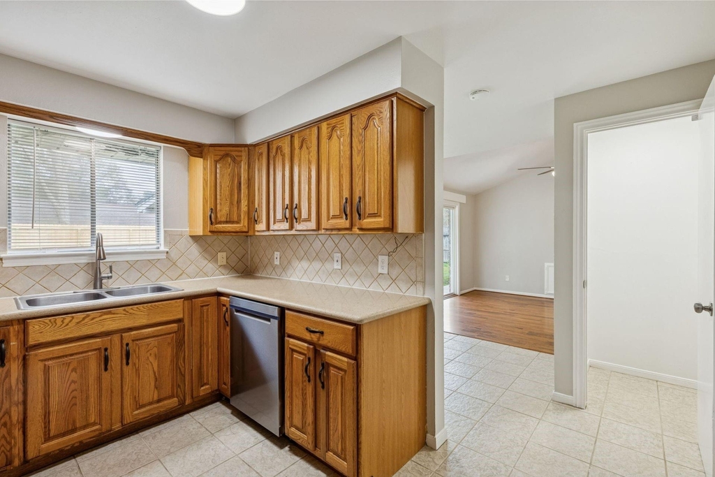 5758 Greencraig Drive - Photo 8