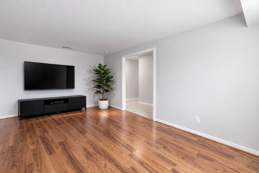 5758 Greencraig Drive - Photo 5