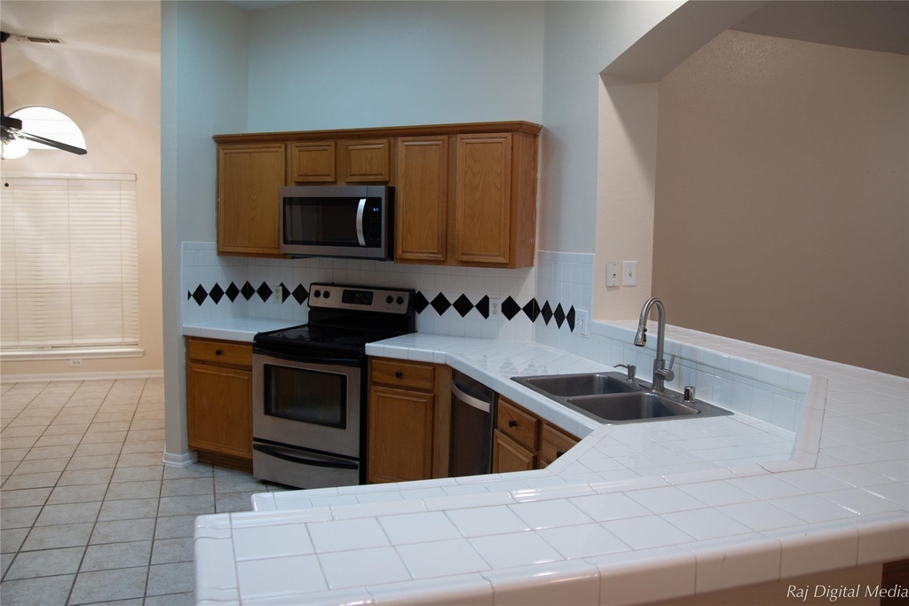 4918 Pinder Lane - Photo 4