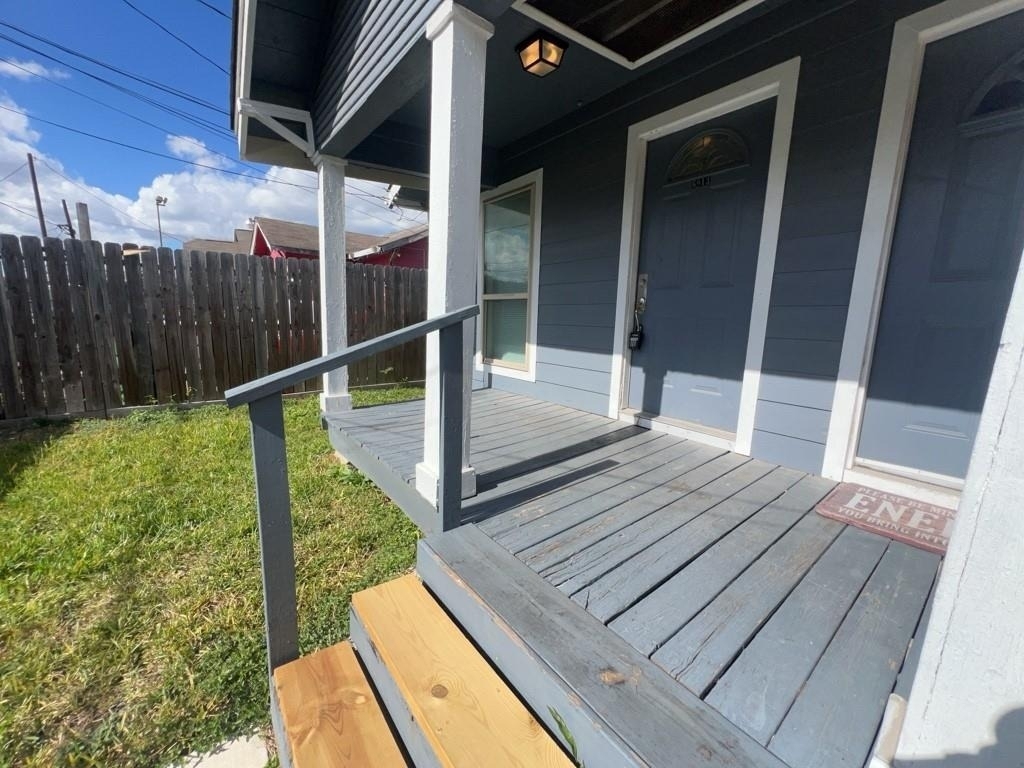 6913 Avenue L - Photo 11