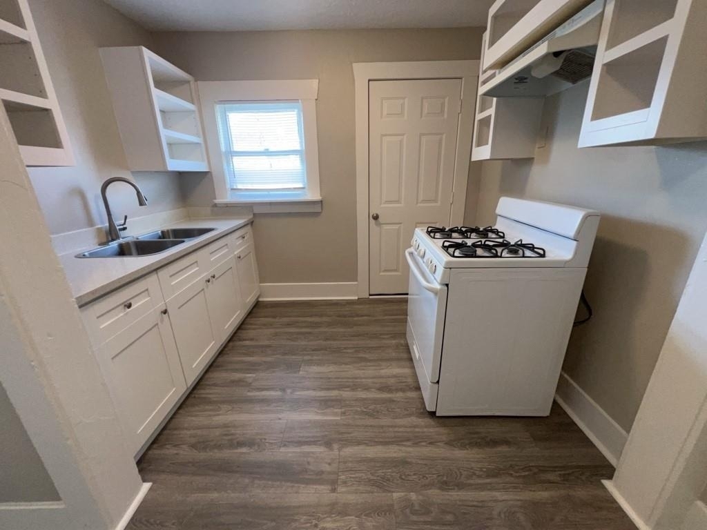 6913 Avenue L - Photo 2