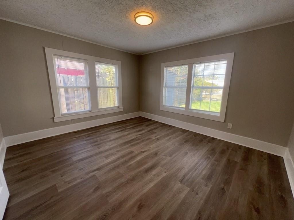 6913 Avenue L - Photo 8