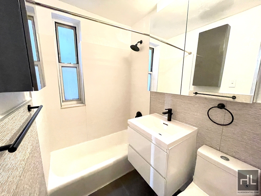 East 58th Street - Photo 6