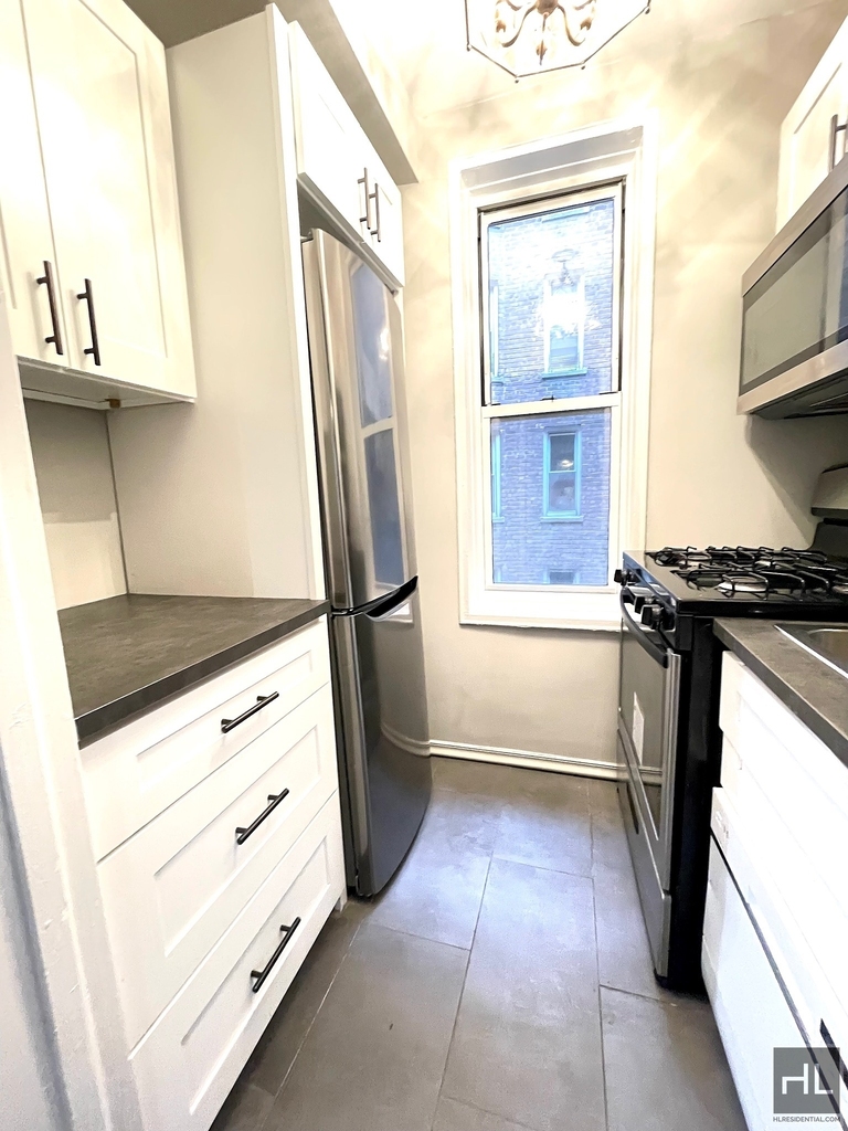 East 58th Street - Photo 5