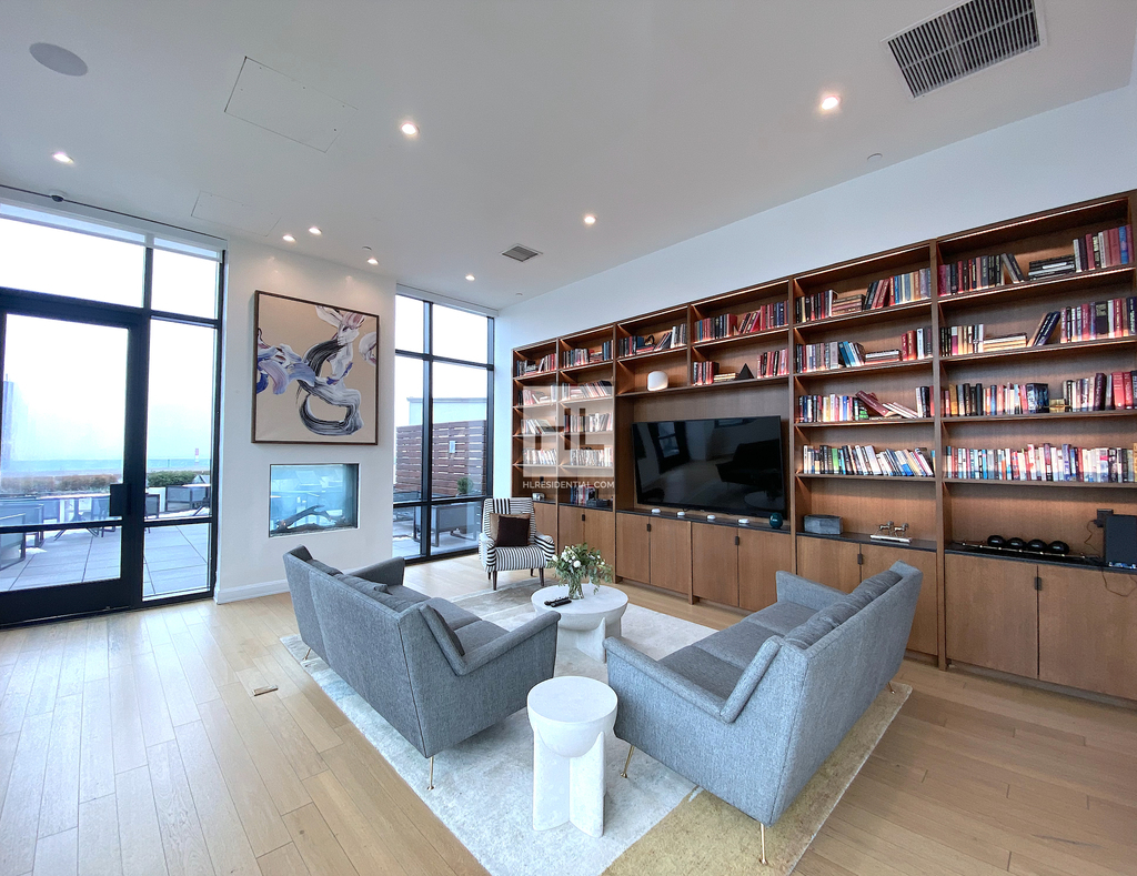 East 54th Street - Photo 4