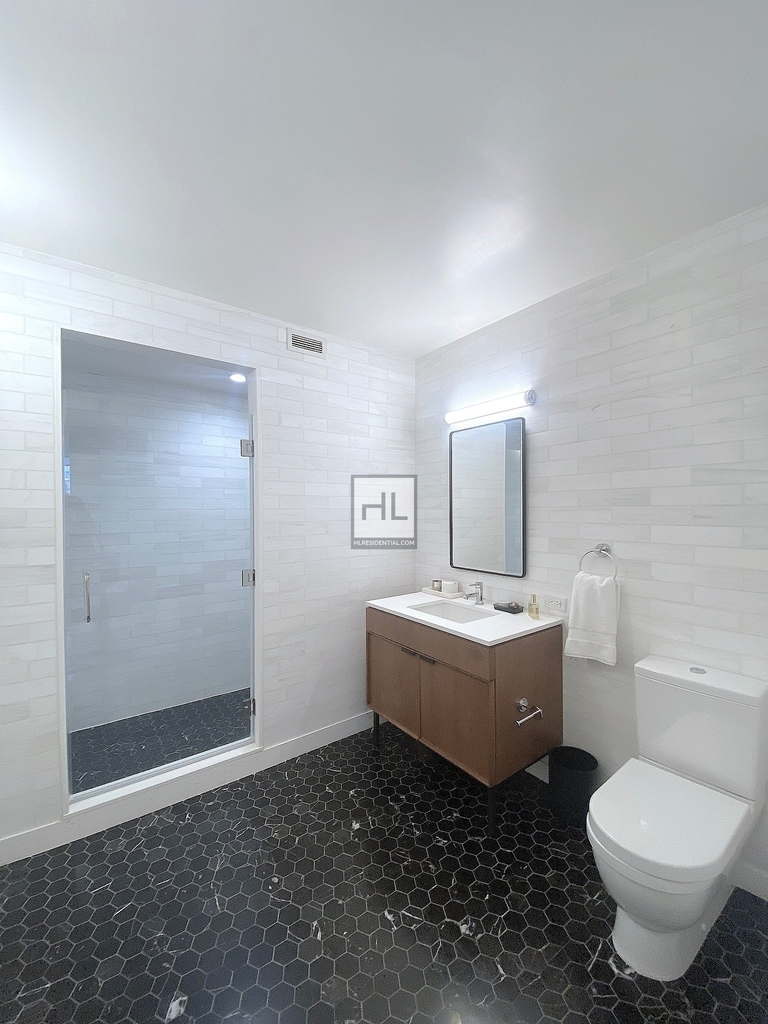 East 54th Street - Photo 2