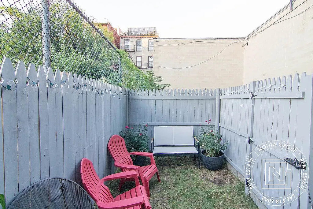 295 Wyckoff Avenue - Photo 3