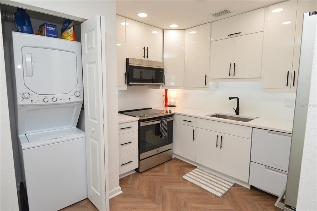 5048 Beach Drive Se - Photo 10
