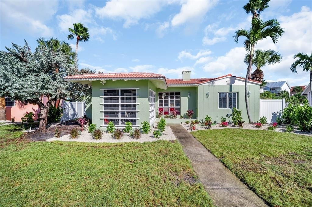 16613 Gulf Boulevard - Photo 0