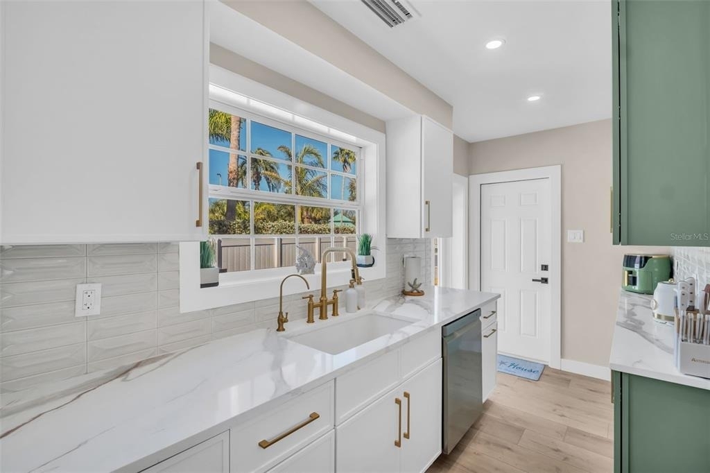 16613 Gulf Boulevard - Photo 10
