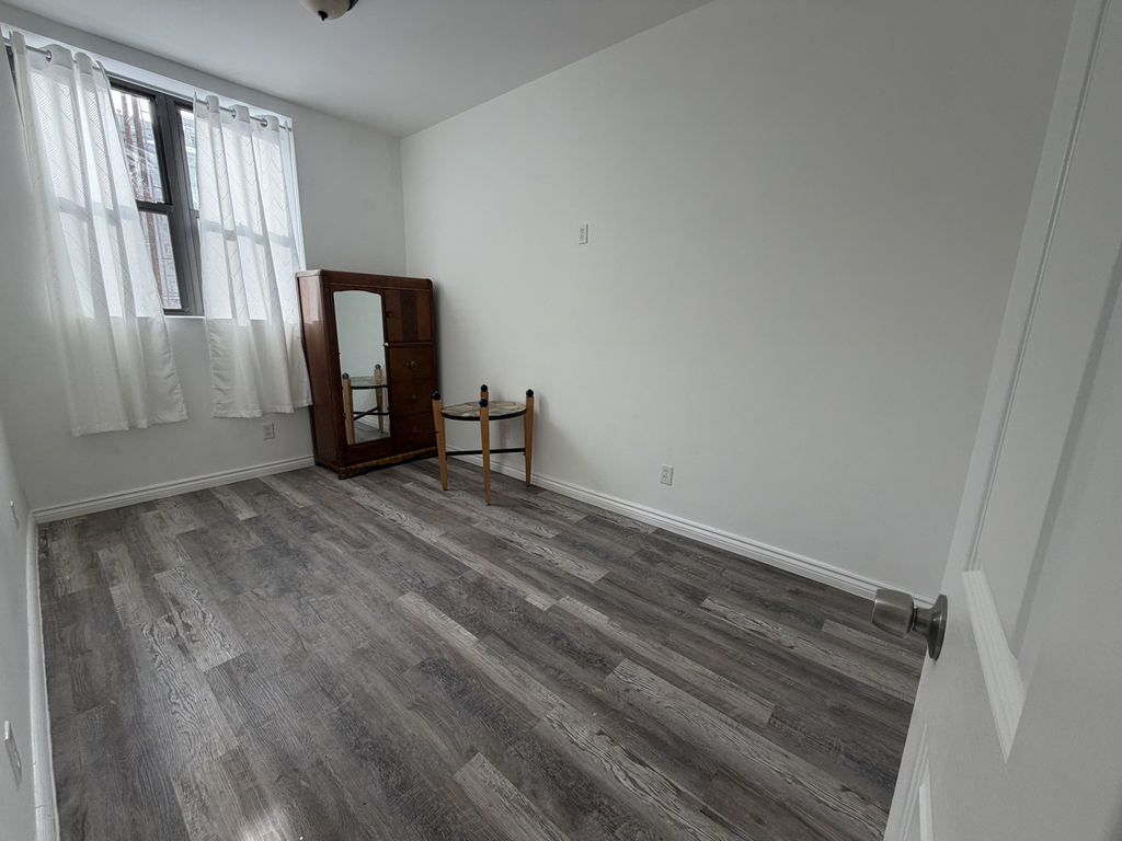 31st Ave - Photo 0
