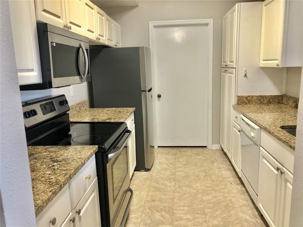 5542 Metrowest Boulevard - Photo 8
