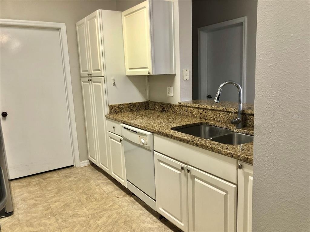 5542 Metrowest Boulevard - Photo 7