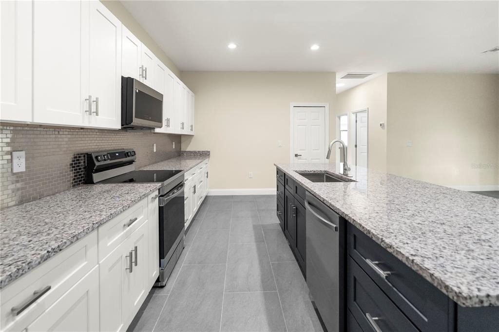 1043 Albert Ave - Photo 11