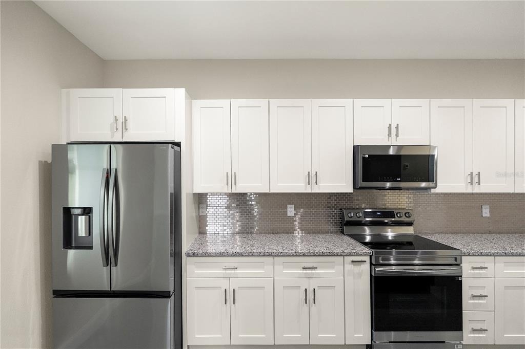 1043 Albert Ave - Photo 6