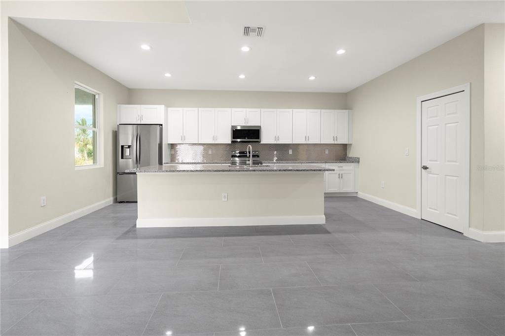 1043 Albert Ave - Photo 2