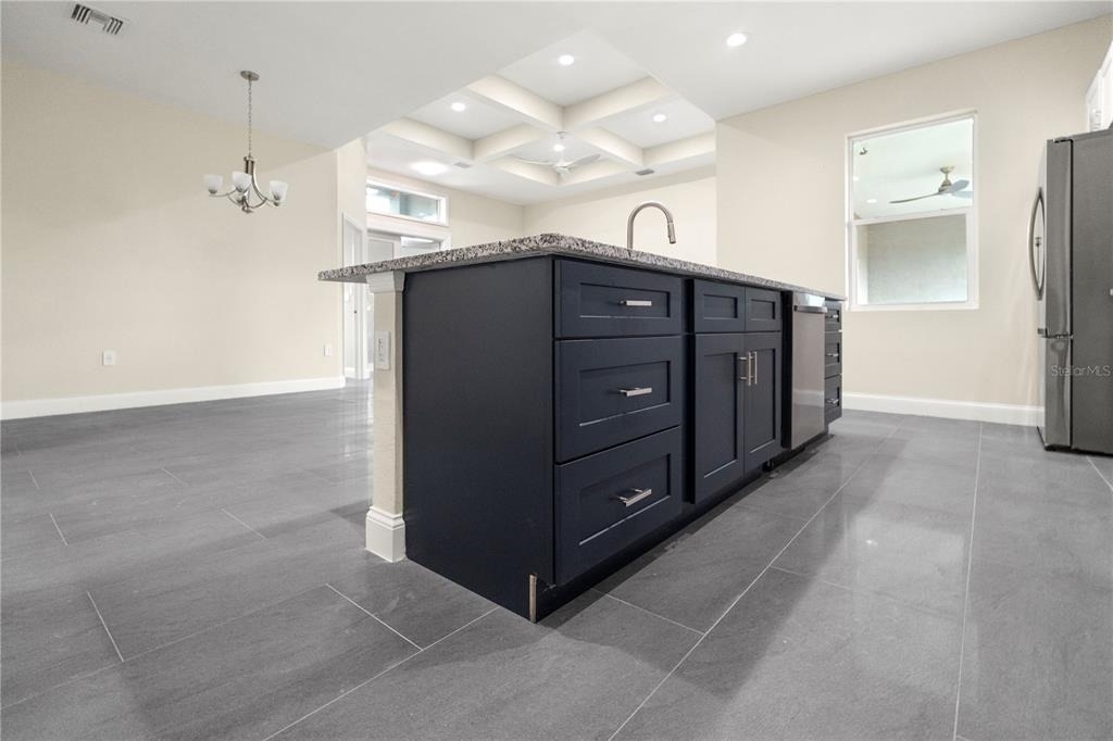 1043 Albert Ave - Photo 9