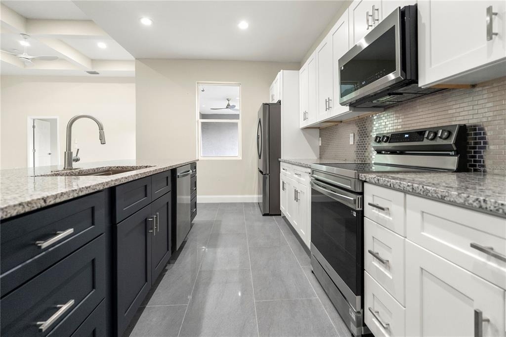 1043 Albert Ave - Photo 10
