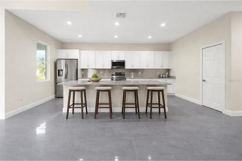 1043 Albert Ave - Photo 3