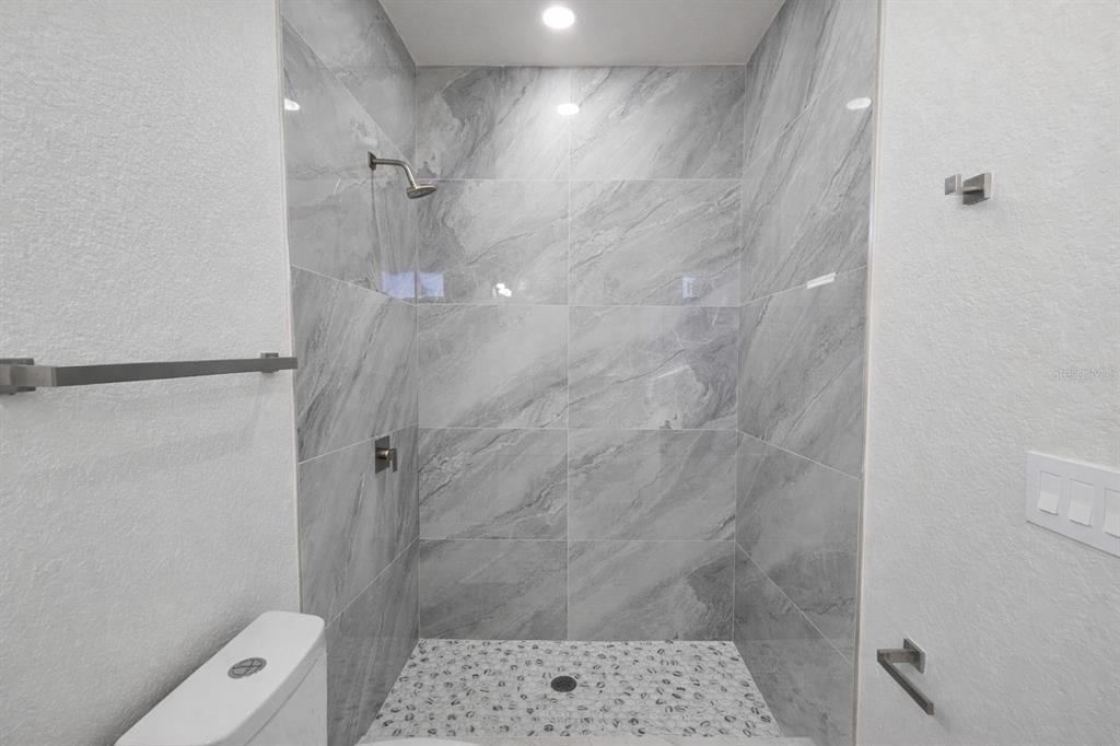 2423 Milton Avenue S - Photo 16
