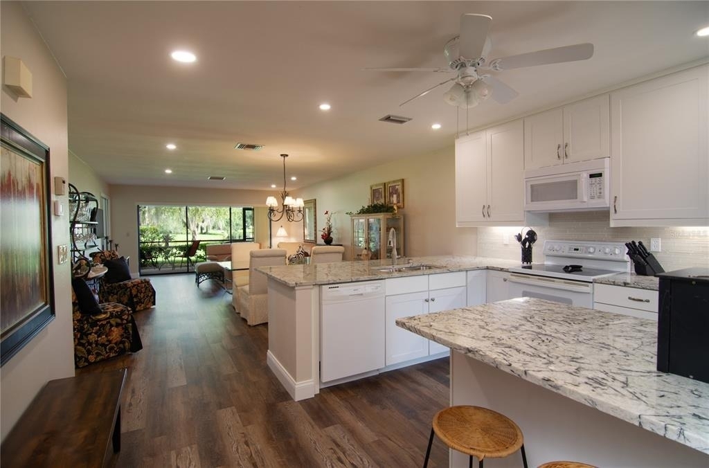 5635 Golf Pointe Drive - Photo 2