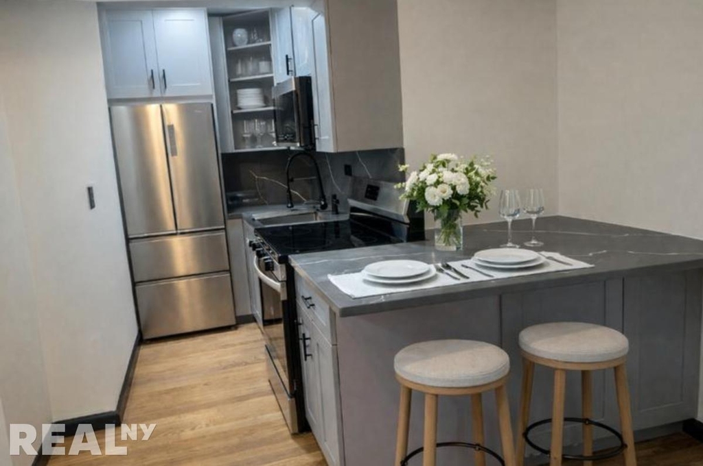 East 58th Street - Photo 1