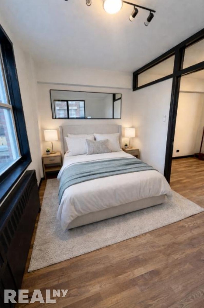 East 58th Street - Photo 2