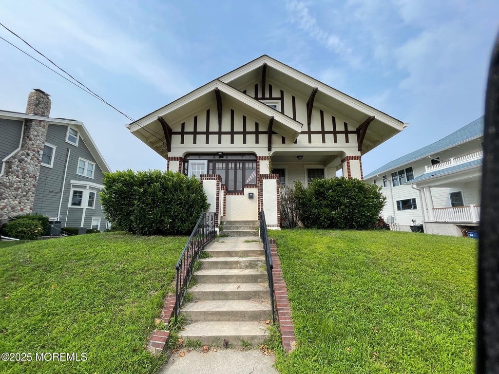 205 Euclid Avenue - Photo 0