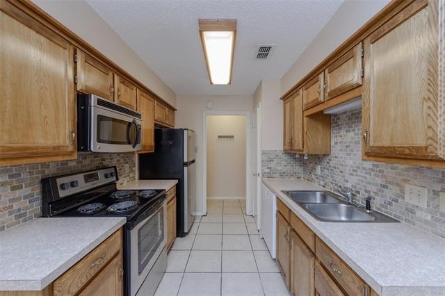 1902 Lee Drive - Photo 8