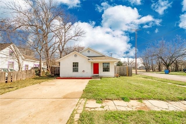 701 E College Street - Photo 0