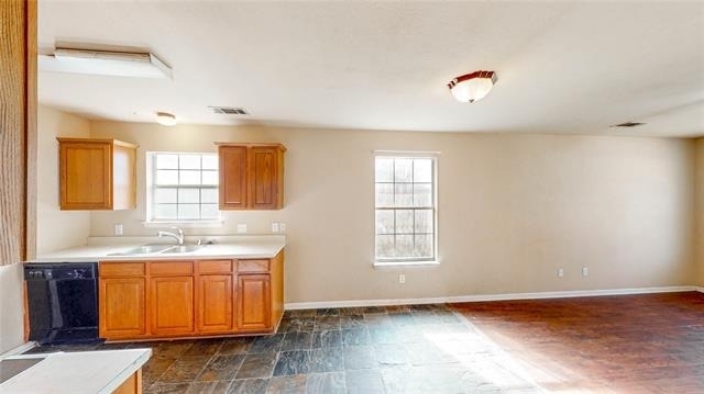 701 E College Street - Photo 8