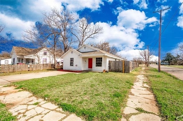 701 E College Street - Photo 1