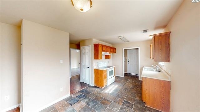 701 E College Street - Photo 9