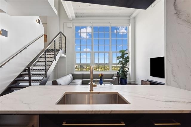2600 W 7th Street - Photo 4