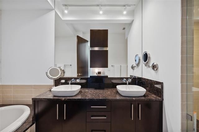 2600 W 7th Street - Photo 10