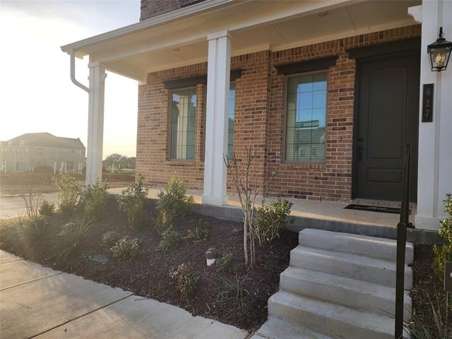 627 Redwood Way - Photo 1