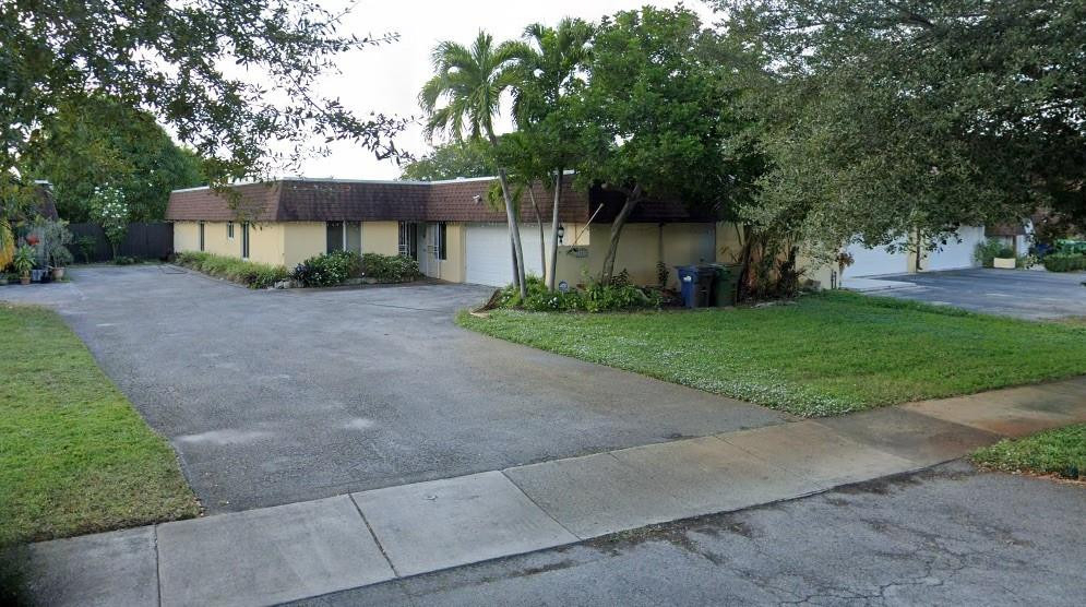 19112 W Lake Drive - Photo 0