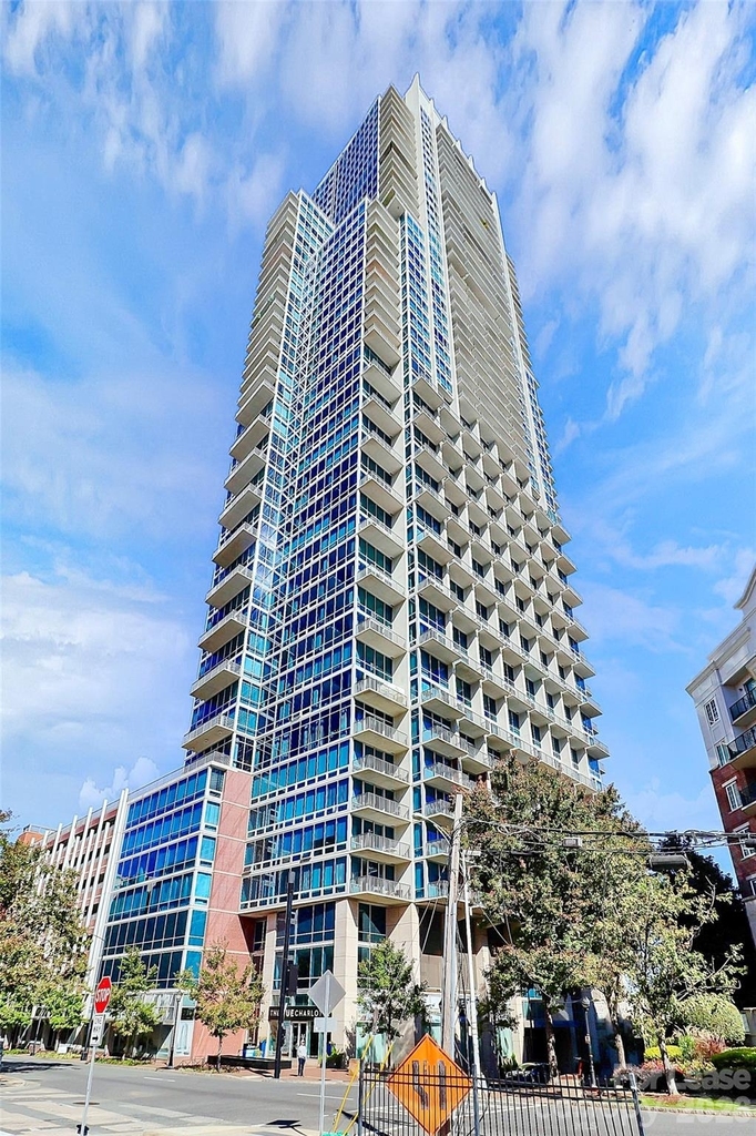 215 Pine Street N - Photo 0