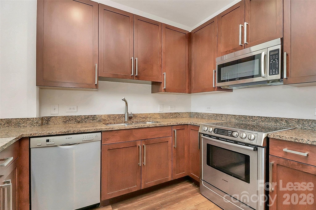 215 Pine Street N - Photo 4