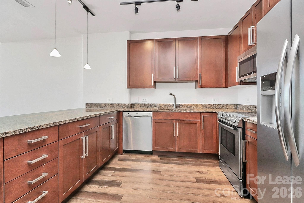 215 Pine Street N - Photo 2