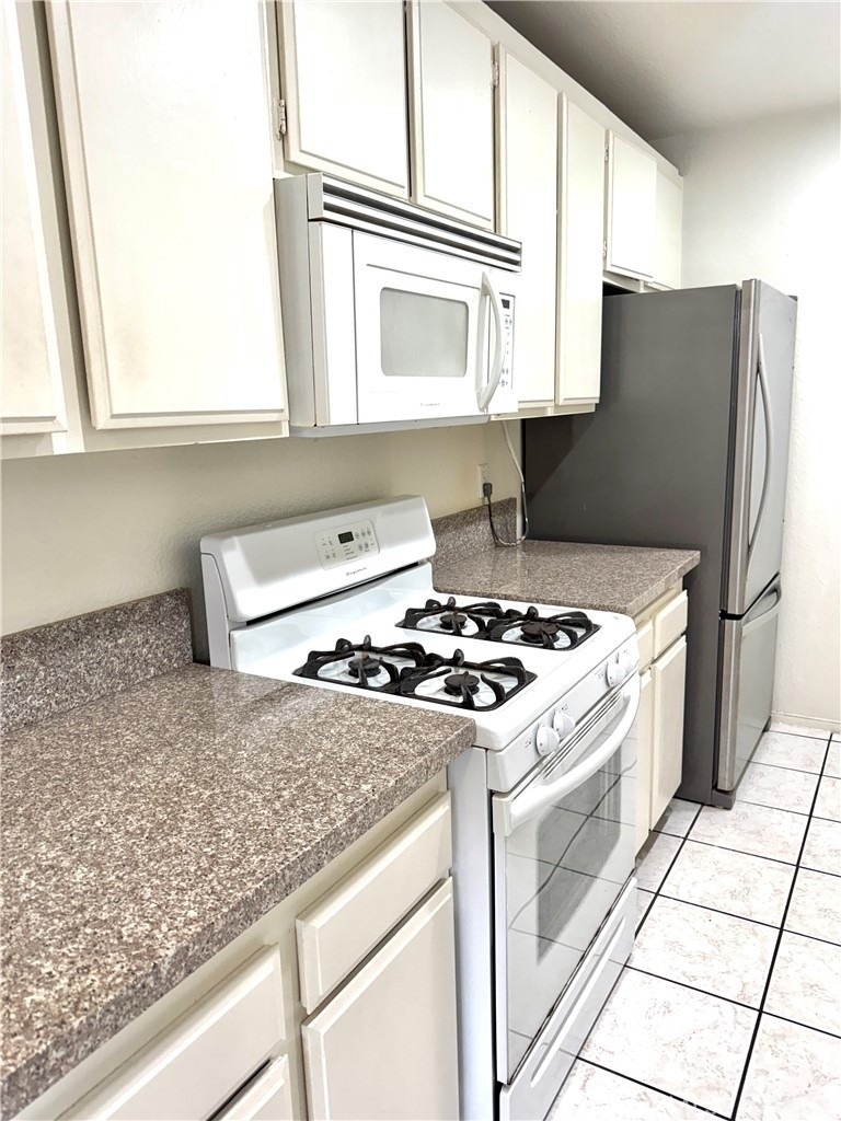 20527 S Vermont - Photo 5