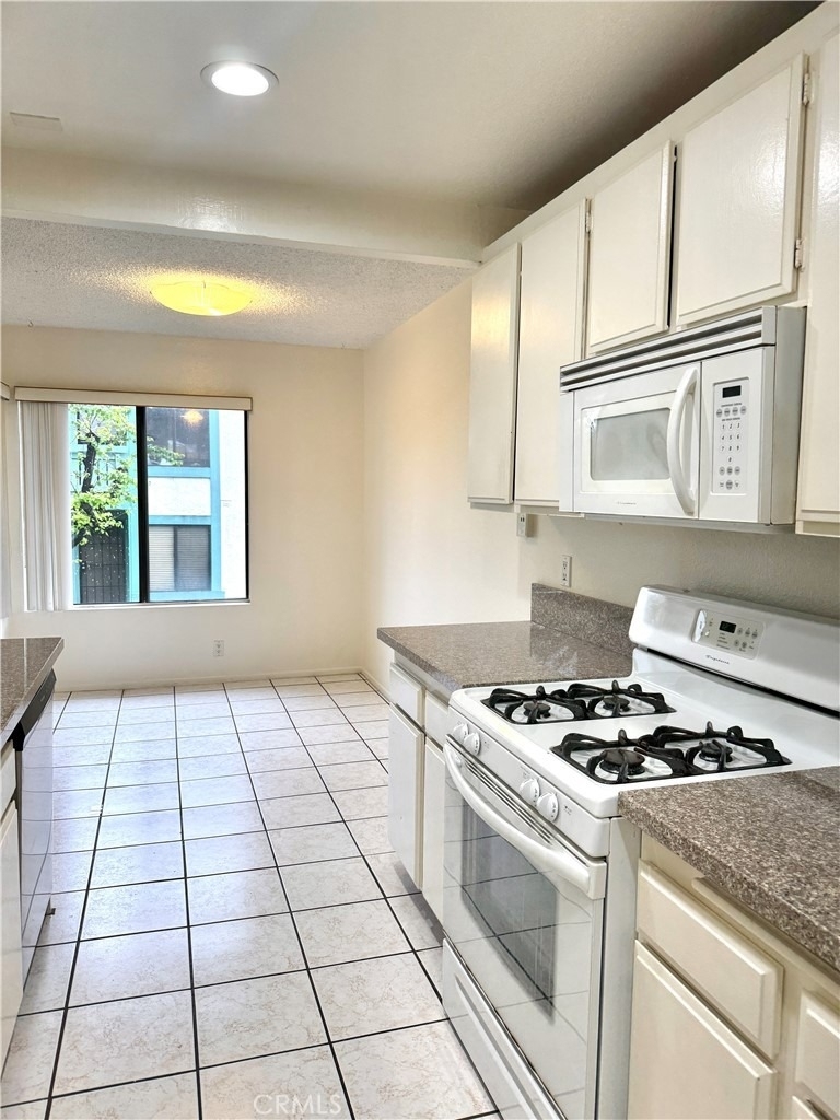 20527 S Vermont - Photo 4