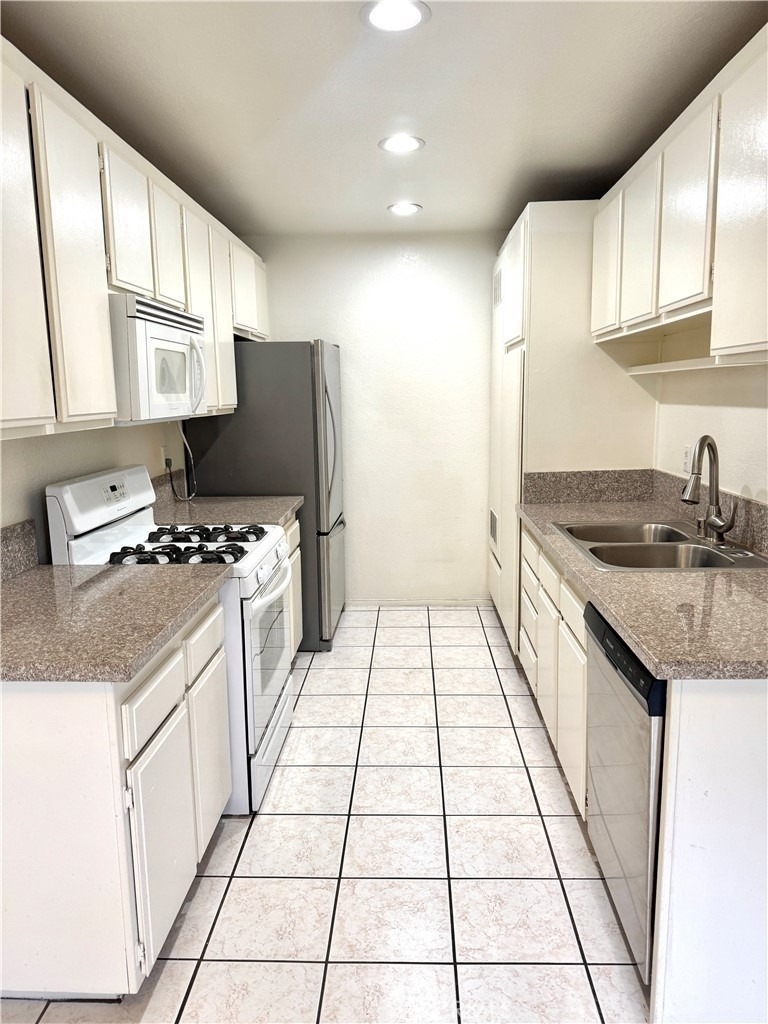 20527 S Vermont - Photo 3