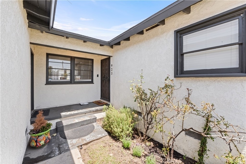 923 W Maple Avenue - Photo 1