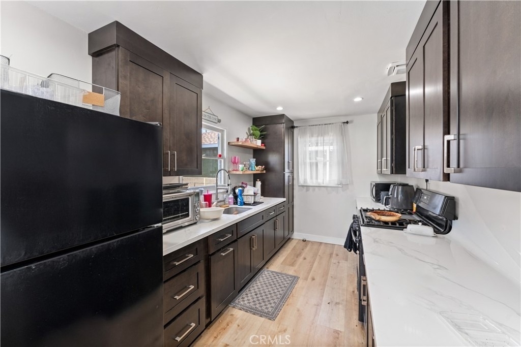 923 W Maple Avenue - Photo 7