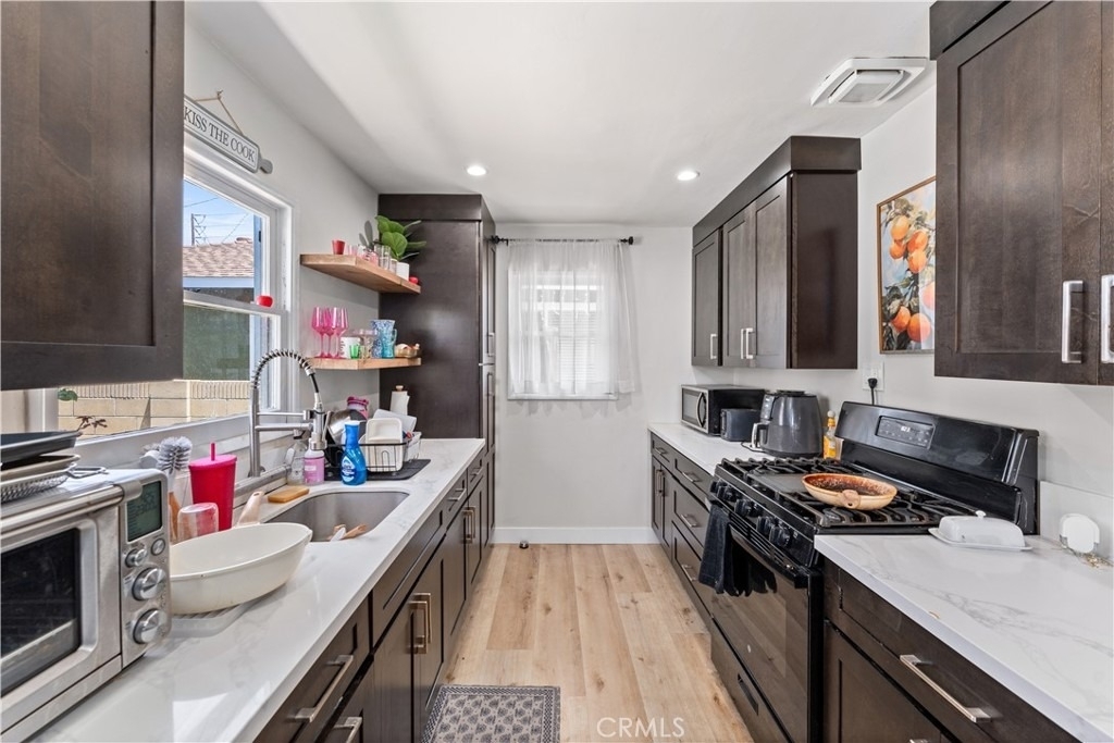 923 W Maple Avenue - Photo 6