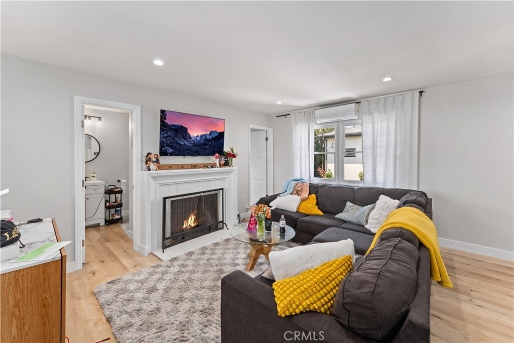 923 W Maple Avenue - Photo 4