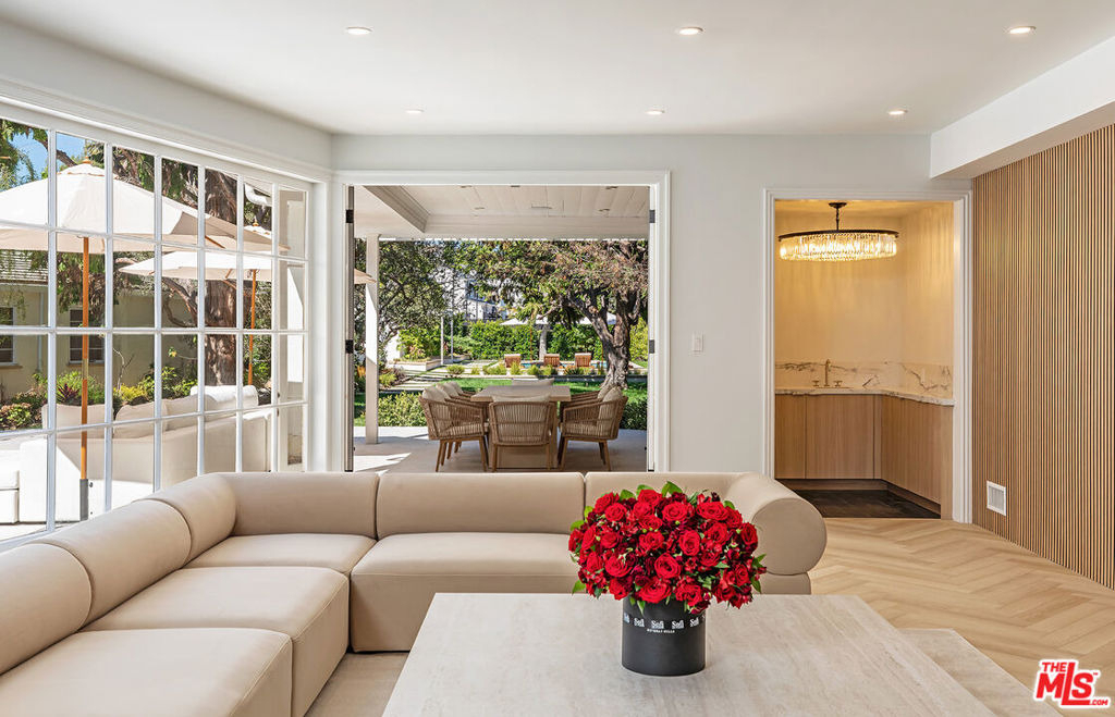 702 N Beverly Drive - Photo 18